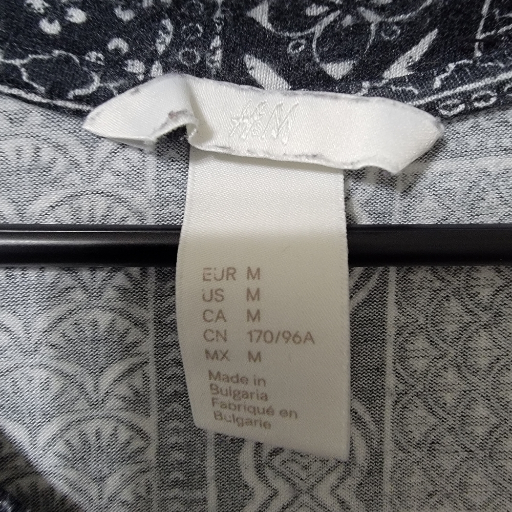 Patterned H&M T-shirt - Picture 3 of 3